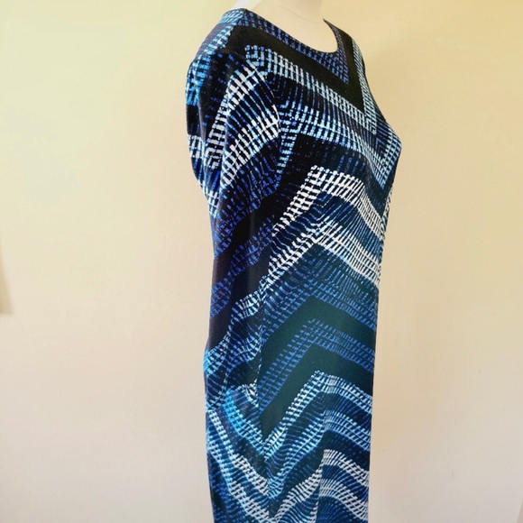 Karen Kane Classic Shift Style Dress - Picture 5 of 9